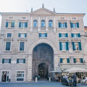 Domus Nova - Italian Homing Affittacamere Verona